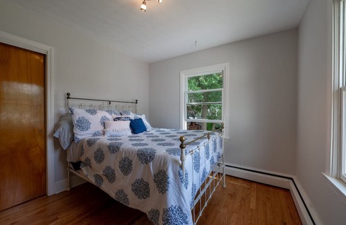 Wallingford Center Maison | Wonderful 3 BR Home w/ Indoor Fireplace near CT Historical Places