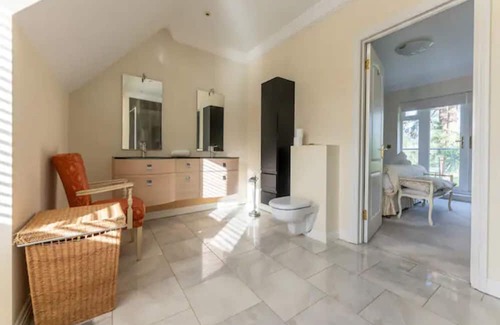 Ferndown Maison | Pass the Keys | Amazing Spacious Home/Golf Course