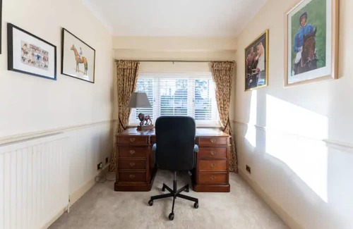 Ferndown Maison | Pass the Keys | Amazing Spacious Home/Golf Course