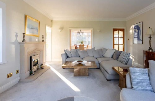 Ferndown Maison | Pass the Keys | Amazing Spacious Home/Golf Course
