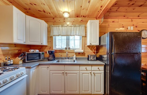 Weirs Beach Cabine | Laconia Cabin Rental < 1 Mi to Lake Winnipesaukee!