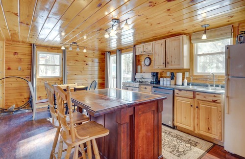 Weirs Beach Cabine | Cozy Laconia Cabin, Close to Winnipesaukee Pier!