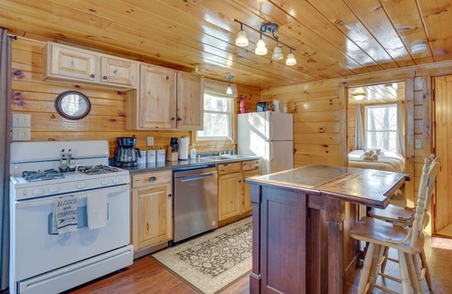 Weirs Beach Cabine | Cozy Laconia Cabin, Close to Winnipesaukee Pier!