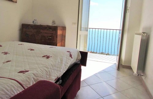 Volastra Appartement | Apartment 'Creuza' with Sea View, Wi-Fi and Air Conditioning