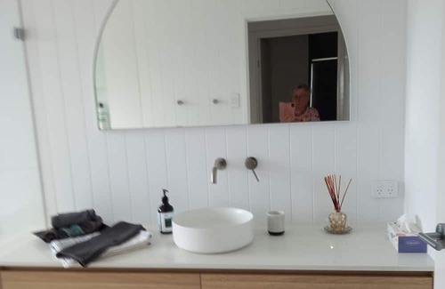 Highfields Maison | Airconditioned large family home. Sleeps 8 and pet friendly.
