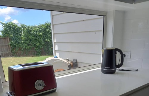 Highfields Maison | Airconditioned large family home. Sleeps 8 and pet friendly.