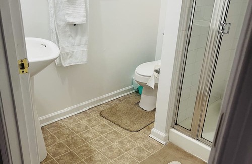 Simpsonville Maison | Cozy 1-bedroom house in tranquil Elkridge with WiFi, AC, fitness room