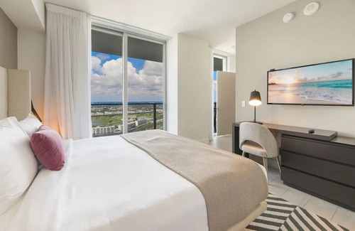Hollywood South Central Beach Appartement | 253B/ 3 bedroom with Balcony view!
