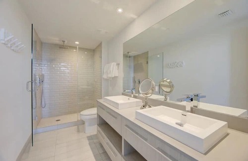 Hollywood South Central Beach Appartement | 253B/ 3 bedroom with Balcony view!