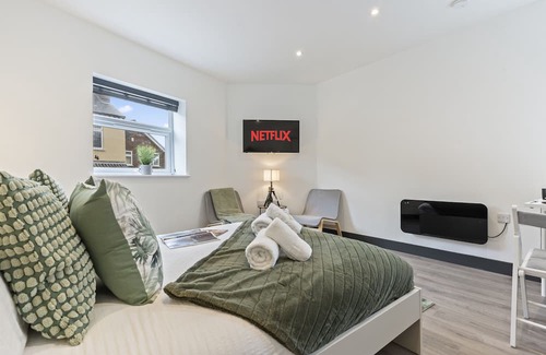 Giltbrook Appartement | The Green Studio | Free Parking | Long Term Bookings