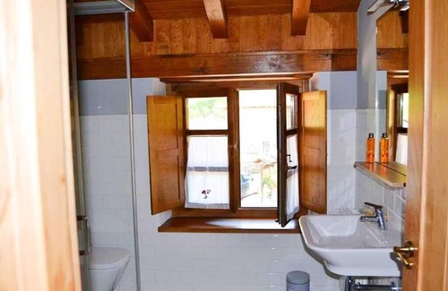 Bobia de Abajo Maison | Holiday Home 'La Corte Del Rondiellu 2' with Mountain View, Private Terrace and Wi-Fi