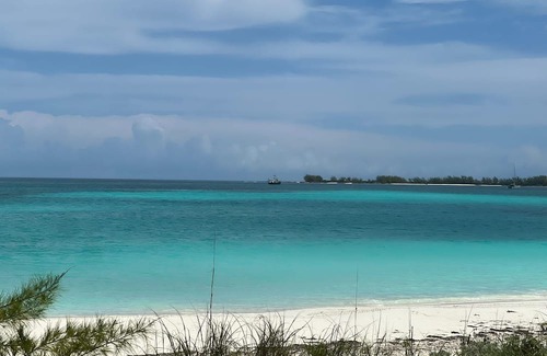 Great Harbour Cay Cottage | Spacious 1 Bebroom Cottage on Sugar Beach Road