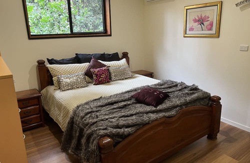 Malanda Cabine | Figtree Getaway - Fireplace cabin 3 bedroom fully self contained with spa