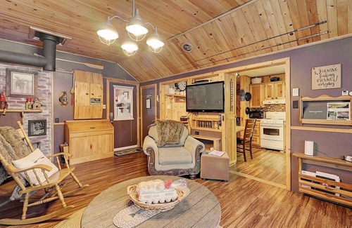 Juniper Cabine | Nordic Spa, Woodstove, Waterfront, Cabin 1