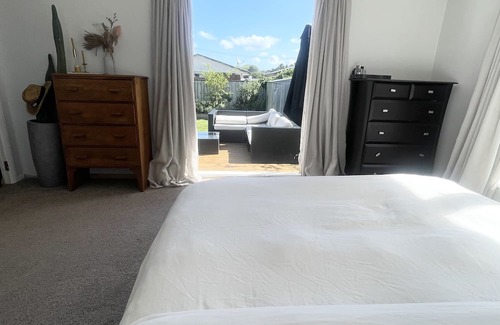 Lower Hutt Maison | 15 minutes from Wellington CBD! Spacious 3 bedroom home in Belmont.