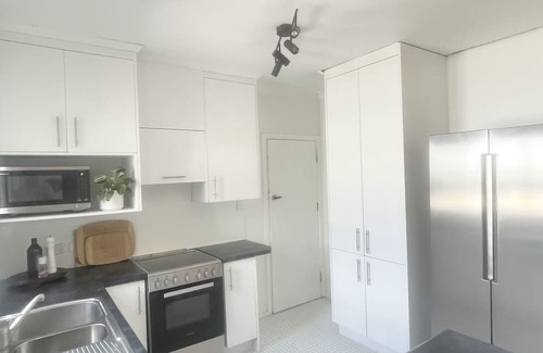 Lower Hutt Maison | 15 minutes from Wellington CBD! Spacious 3 bedroom home in Belmont.
