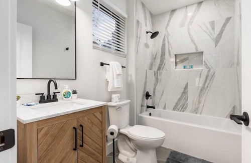Merion Village Maison | Merion Village New Build - 2 BR 2 BA