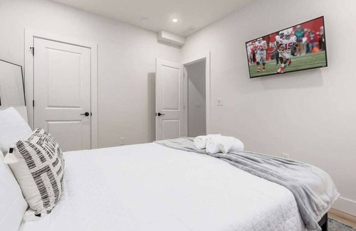 Merion Village Maison | Merion Village New Build - 2 BR 2 BA