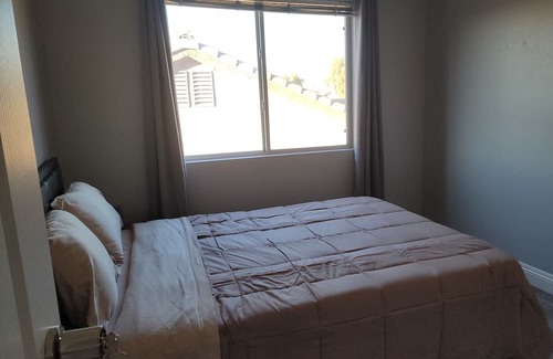 North Las Vegas Maison | Cozy 4-bedroom house 20 minutes to the Strip, 15 minutes to Downtown.
