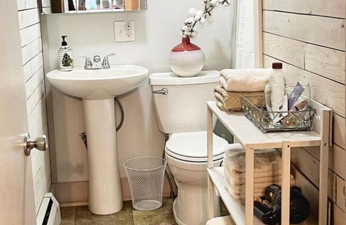 Ishpeming Appartement | Superior Stay and Play. Bright and cheery full size apartment near trails