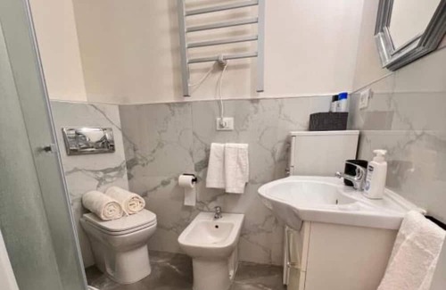 Ponsacco Appartement | Apartment "La Torretta" with Wi-Fi & A/C
