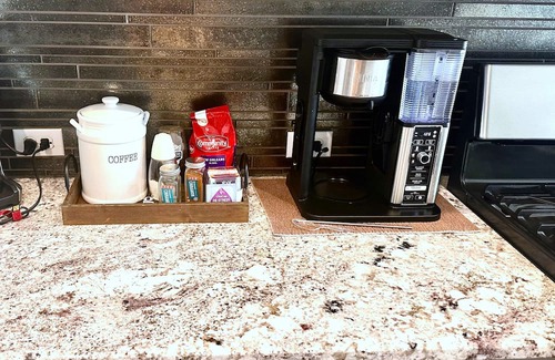Georgetown Maison | Lovely, clean, quiet in Round Rock with WiFi, private entry, peaceful backyard