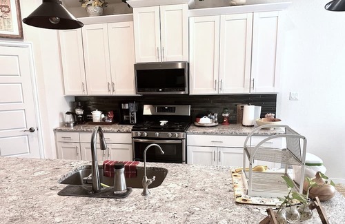 Georgetown Maison | Lovely, clean, quiet in Round Rock with WiFi, private entry, peaceful backyard