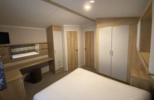 Isle of Grain Maison | Thameside 6 Sleeper