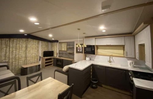 Isle of Grain Maison | Thameside 6 Sleeper