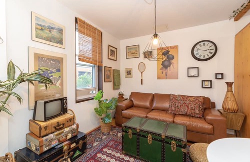 Sainte-Marie Appartement | Amazing Boho Apartment in Heart of Montreal
