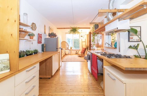 Sainte-Marie Appartement | Amazing Boho Apartment in Heart of Montreal