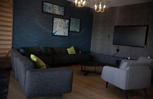 Lynn Appartement | Luxurious Rooftop stay 5 min from Beach