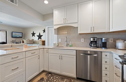 Briarcliff Copropriété | Classy Lake Travis condo with a pool and Hot tub