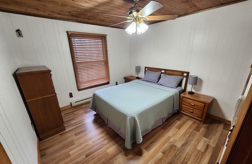 Lake Maison | Blissful Bluff Lake Retreat: 4BR House with Sandy Beach & Walkout Basement