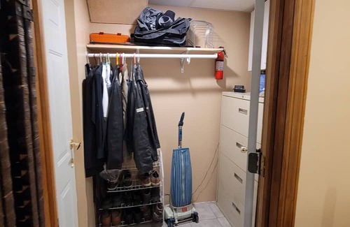 Halesite Appartement | Studio large room, kitchenette, full bath, off street parking 1 car