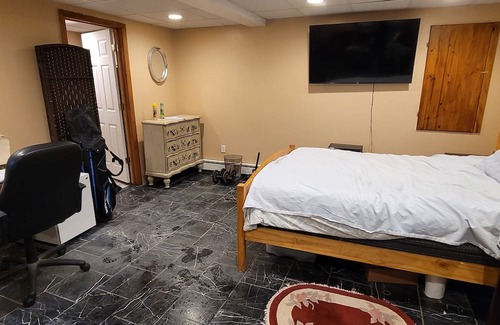 Halesite Appartement | Studio large room, kitchenette, full bath, off street parking 1 car