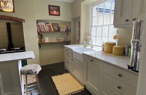 Saint Blazey Maison | Beautiful 4 Bedroom Georgian Home in Somerset Village with Infrared Sauna & Gym