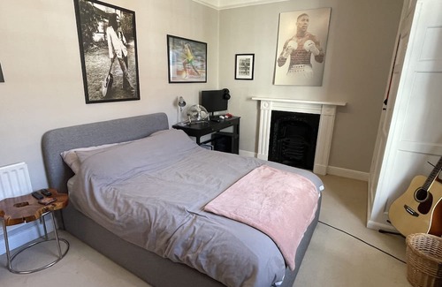 Saint Blazey Maison | Beautiful 4 Bedroom Georgian Home in Somerset Village with Infrared Sauna & Gym