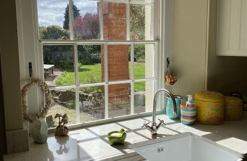 Saint Blazey Maison | Beautiful 4 Bedroom Georgian Home in Somerset Village with Infrared Sauna & Gym