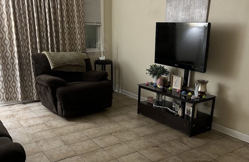 Henderson Appartement | April 8th solar eclipse line of totality. Can rent the 7th and/or the 8th.