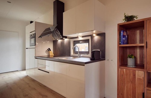 Lattrop Maison | This holiday home for six persons has a spacious living room with an open kitchen, three bedrooms and a spacious patio.