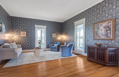 Port Royal Autre | Enjoy the country life at our Charming Farmhouse.
