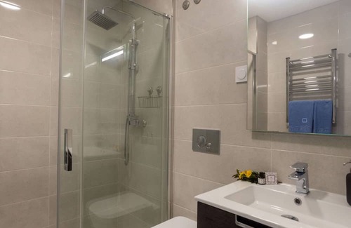 Palhais Appartement | Beautiful apartment for 4 people with WIFI, A/C, TV and balcony