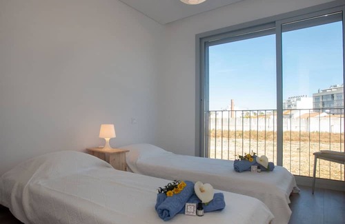 Palhais Appartement | Beautiful apartment for 4 people with WIFI, A/C, TV and balcony