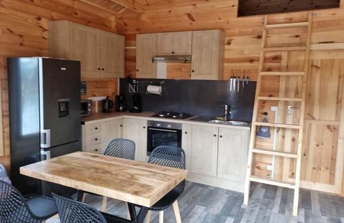 Saint-Martin-du-Puy Chalet De Ski | Lacustre, Cabane Pilotis sur L'eau un Hébergement Insolite au lac de Chaumeçon