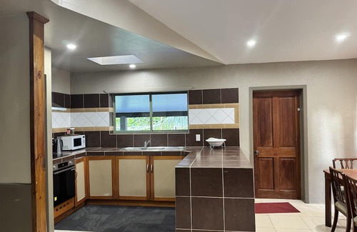 Arorangi Maison | Evangeline's Home 3 minutes walk to the Mini Golf