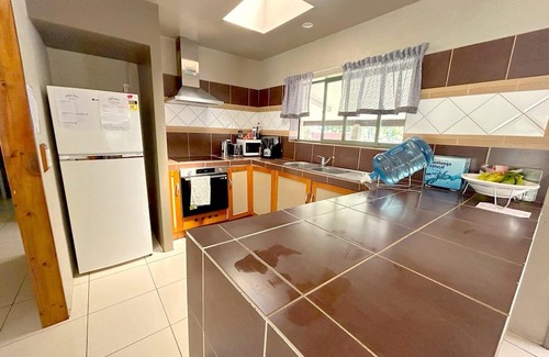 Arorangi Maison | Evangeline's Home 3 minutes walk to the Mini Golf