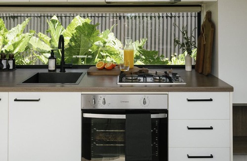 Clunes Cabine | The Nest. Tiny House with Byron Hinterland view!