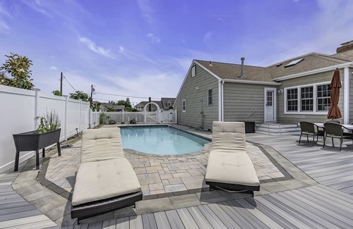 Mantoloking Maison | 4BR Family Waterfront with Pool - Private Dock