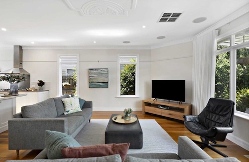 Essendon North Maison | Essendon Gem Bungalow 4BR